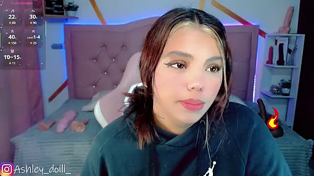 Snapshot of Ashley_dolll chatting on 10/29/25, 09:03 Ashley dolll online show from 10/29/25, 09:03