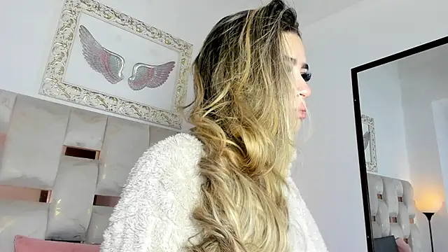 Lola Blondie online show from 11/24/25, 12:27