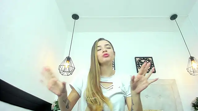 Lola Blondie online show from 03/10/25, 12:06