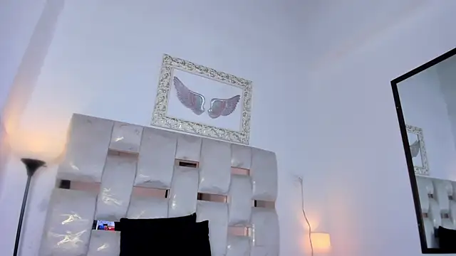 Lola Blondie online show from 11/18/25, 12:19