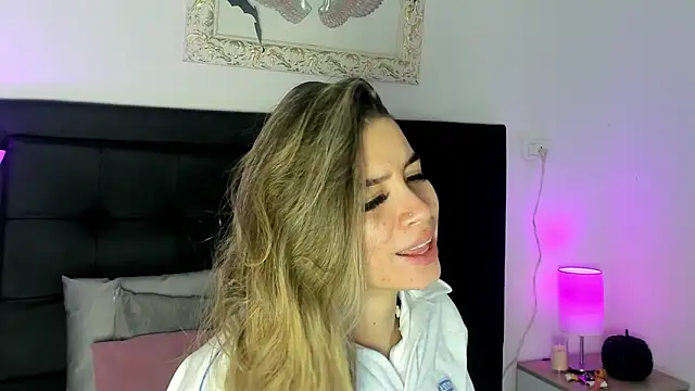 Lola Blondie online show from 10/28/25, 12:26