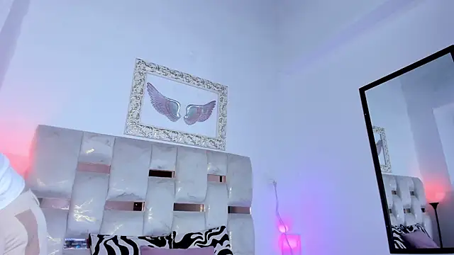 Lola Blondie online show from 12/18/25, 01:15