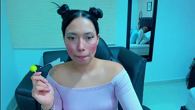 Snapshot of _LiilyWong chatting on 10/11/25, 05:08 LiilyWong online show from 10/11/25, 05:08