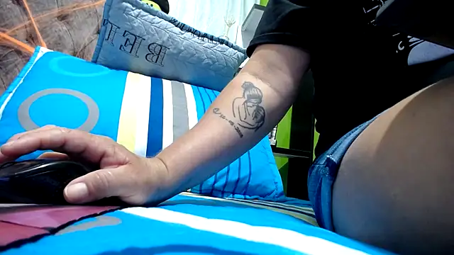 Snapshot of ANA-BULLOCK- chatting on 11/01/25, 12:10 ANA-BULLOCK- online show from 11/01/25, 12:10