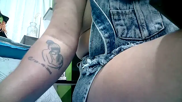 Snapshot of ANA-BULLOCK- chatting on 10/27/25, 12:39 ANA-BULLOCK- online show from 10/27/25, 12:39