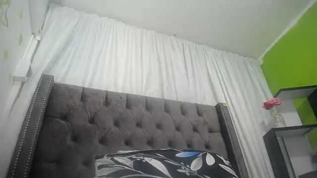 Snapshot of ANA-BULLOCK- chatting on 09/25/25, 12:22 ANA-BULLOCK- online show from 09/25/25, 12:22