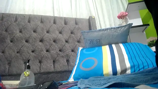 Snapshot of ANA-BULLOCK- chatting on 09/30/25, 12:22 ANA-BULLOCK- online show from 09/30/25, 12:22