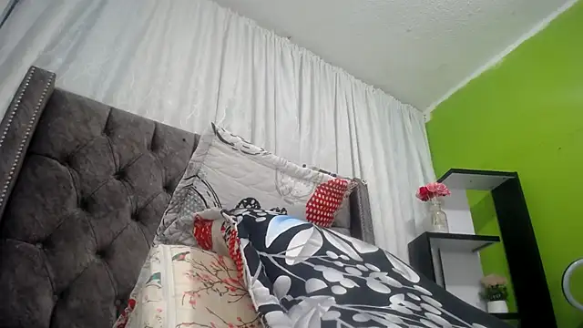 Snapshot of ANA-BULLOCK- chatting on 09/09/25, 12:03 ANA-BULLOCK- online show from 09/09/25, 12:03