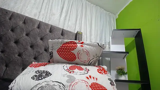 Snapshot of ANA-BULLOCK- chatting on 12/16/25, 12:09 ANA-BULLOCK- online show from 12/16/25, 12:09