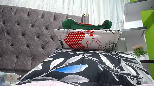 Snapshot of ANA-BULLOCK- chatting on 12/14/25, 12:11 ANA-BULLOCK- online show from 12/14/25, 12:11