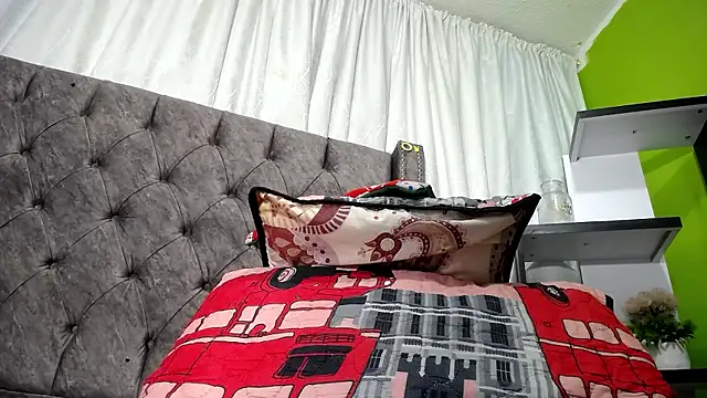 Snapshot of ANA-BULLOCK- chatting on 11/23/25, 12:04 ANA-BULLOCK- online show from 11/23/25, 12:04