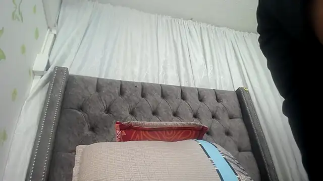 Snapshot of ANA-BULLOCK- chatting on 09/20/25, 12:21 ANA-BULLOCK- online show from 09/20/25, 12:21