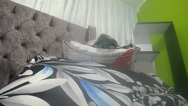 Snapshot of ANA-BULLOCK- chatting on 12/17/25, 11:59 ANA-BULLOCK- online show from 12/17/25, 11:59