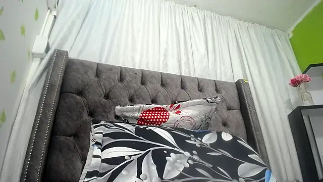 Snapshot of ANA-BULLOCK- chatting on 09/22/25, 12:22 ANA-BULLOCK- online show from 09/22/25, 12:22