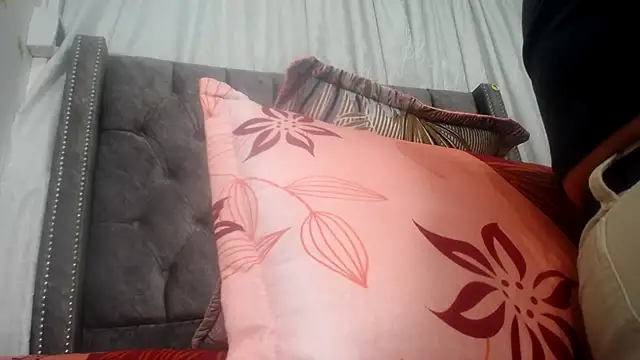 Snapshot of ANA-BULLOCK- chatting on 09/17/25, 12:18 ANA-BULLOCK- online show from 09/17/25, 12:18