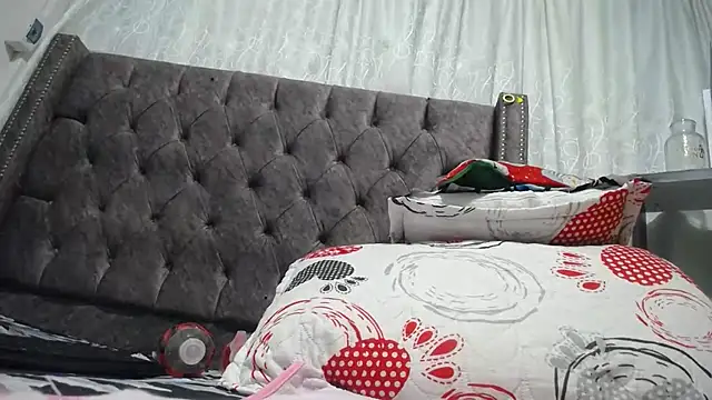 Snapshot of ANA-BULLOCK- chatting on 12/15/25, 12:11 ANA-BULLOCK- online show from 12/15/25, 12:11