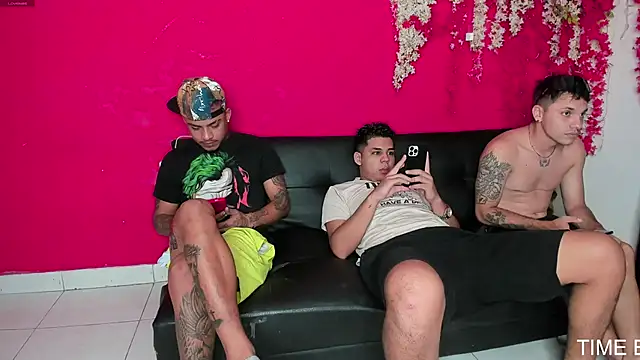 Snapshot of hot_dirty_paradise_66 chatting on 12/19/25, 07:05 hot dirty paradise 66 online show from 12/19/25, 07:05