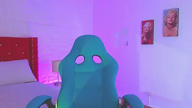 weet Evans    online show from 10/21/25, 03:39