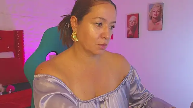 weet Evans    online show from 09/17/25, 03:08