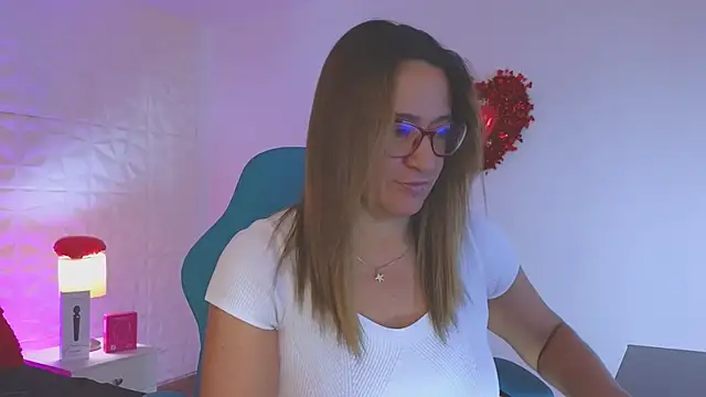 weet Evans    online show from 02/10/26, 03:27