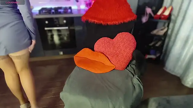 emlana online show from 03/31/26, 02:52