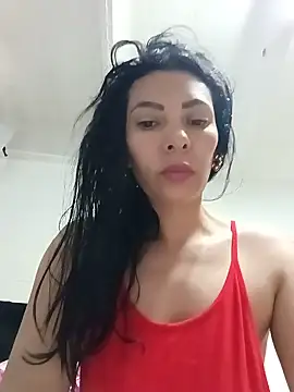 Snapshot of DaphneRosses chatting on 06/17/26, 01:43 DaphneRosses online show from 06/17/26, 01:43