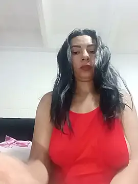 Snapshot of DaphneRosses chatting on 07/16/26, 02:36 DaphneRosses online show from 07/16/26, 02:36