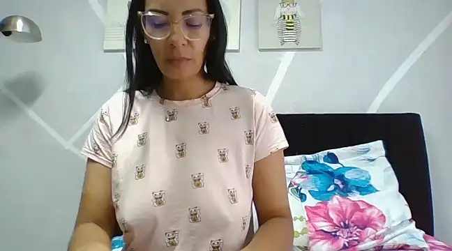 DaphneRosses online show from 03/19/25, 02:35