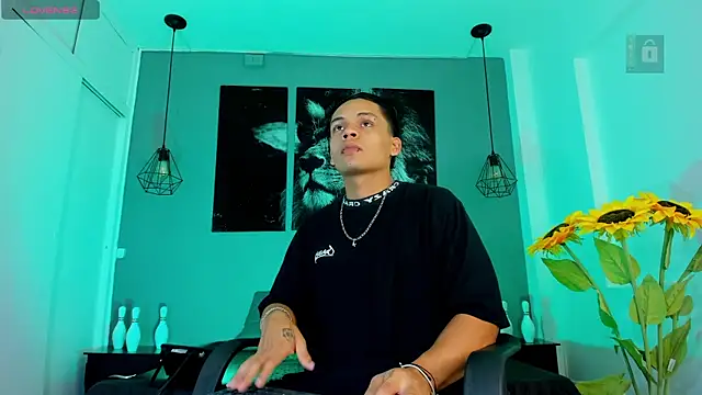 Snapshot of Draco_collins chatting on 11/25/25, 08:20 Draco collins online show from 11/25/25, 08:20