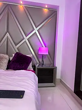 AlesiaCooper online show from 12/14/25, 09:59