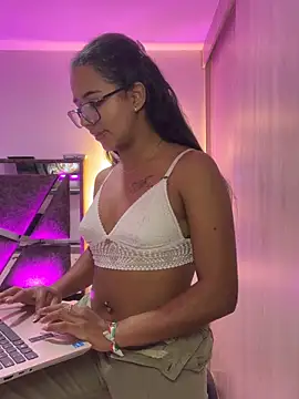 Snapshot of sofi_grisaless chatting on 10/26/25, 12:00 sofi grisaless online show from 10/26/25, 12:00