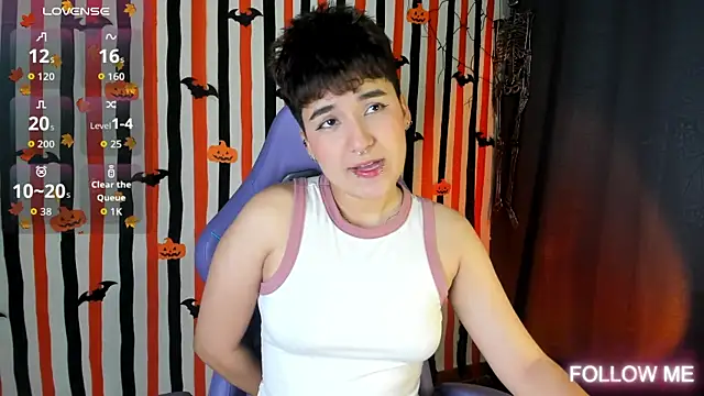 Snapshot of emma_cute7 chatting on 10/17/25, 02:15 emma cute7 online show from 10/17/25, 02:15