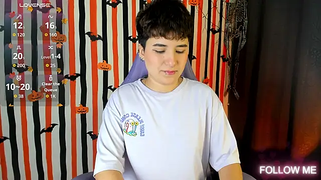 Snapshot of emma_cute7 chatting on 10/25/25, 02:33 emma cute7 online show from 10/25/25, 02:33