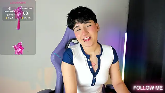 Snapshot of emma_cute7 chatting on 12/16/25, 03:33 emma cute7 online show from 12/16/25, 03:33