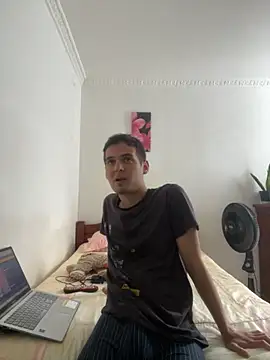 Snapshot of Thiagobb7 chatting on 09/17/25, 07:38 Thiagobb7 online show from 09/17/25, 07:38