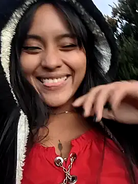 Snapshot of bella_warzon chatting on 10/02/25, 10:46 bella warzon online show from 10/02/25, 10:46