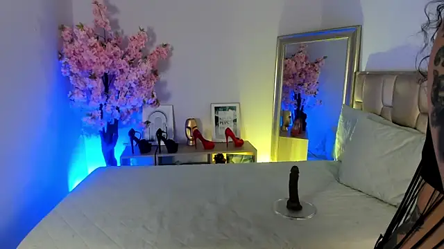 naia xo online show from 11/15/25, 05:17