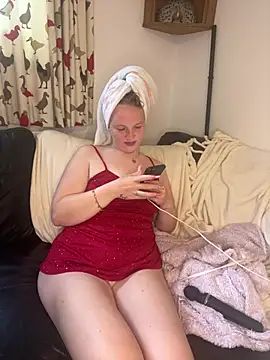 Snapshot of feedeegeorgie chatting on 06/17/26, 12:26 feedeegeorgie online show from 06/17/26, 12:26