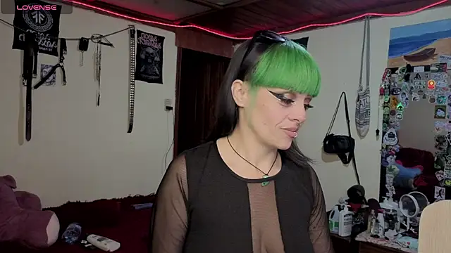 freyaa sorcerees online show from 12/17/25, 05:34