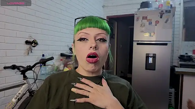 freyaa sorcerees online show from 11/10/25, 05:34