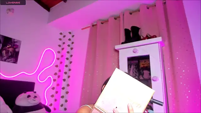 Vickysth online show from 10/22/25, 10:41