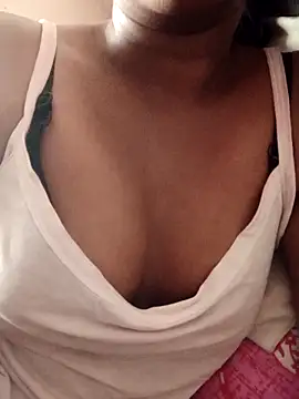 Snapshot of naughtyreva chatting on 03/18/25, 04:29 naughtyreva online show from 03/18/25, 04:29