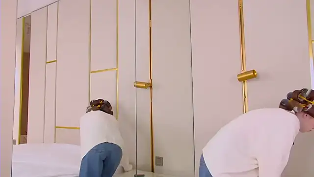 MiraBliss online show from 03/31/26, 05:48