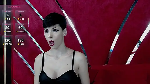 Snapshot of Roxxy_Rouge chatting on 10/17/25, 04:20 Roxxy Rouge online show from 10/17/25, 04:20