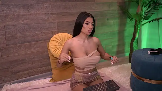 Snapshot of TanyaVonDe chatting on 09/25/25, 04:35 TanyaVonDe online show from 09/25/25, 04:35