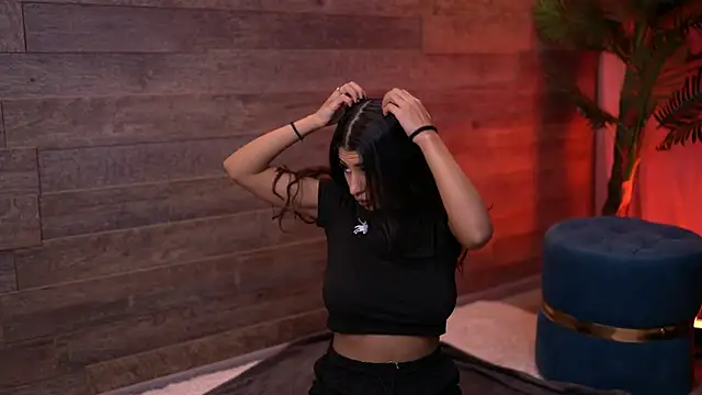 Snapshot of TanyaVonDe chatting on 11/29/25, 06:08 TanyaVonDe online show from 11/29/25, 06:08