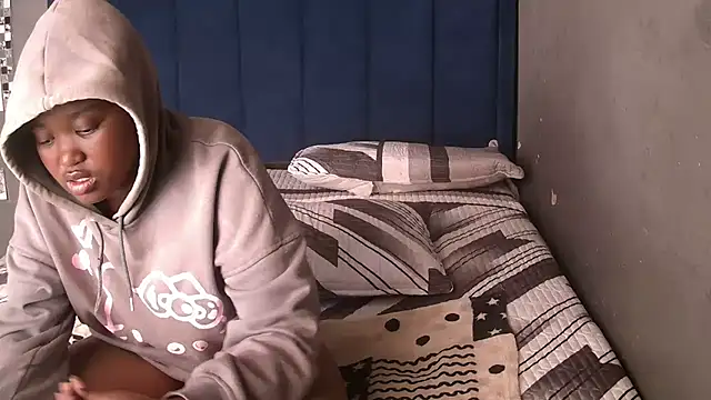 Snapshot of SexyShybarbie chatting on 05/11/26, 06:04 SexyShybarbie online show from 05/11/26, 06:04