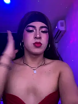 Snapshot of cami-rouxx chatting on 10/03/25, 12:47 cami-rouxx online show from 10/03/25, 12:47