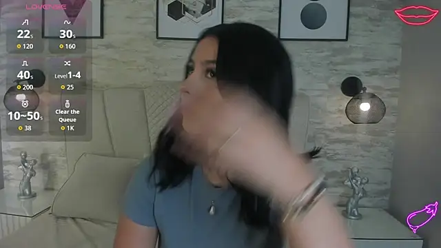 Snapshot of kanna_02 chatting on 10/23/25, 03:32 kanna 02 online show from 10/23/25, 03:32