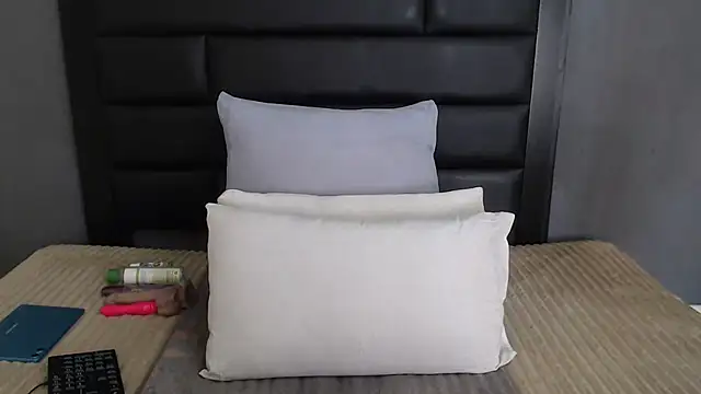 Snapshot of JuicyBigClitt chatting on 09/26/25, 08:43 JuicyBigClitt online show from 09/26/25, 08:43